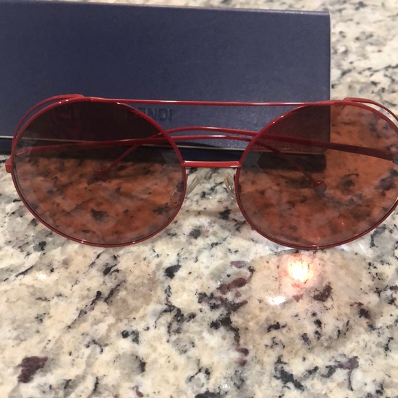 Fendi sunglasses - Picture 6 of 7